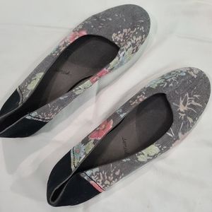 Sanuk floral flats 9